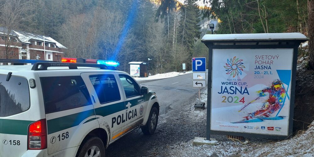 Policajti v Jasnej. Namiesto lyžovania dávali pozor na bezpečnosť