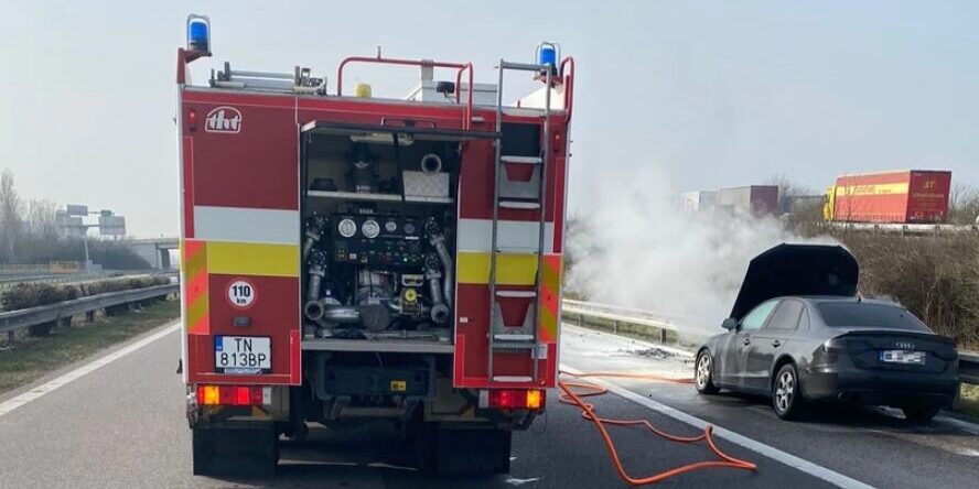 Na diaľnici D1 pri Trenčíne horí osobné auto OPATOVCE