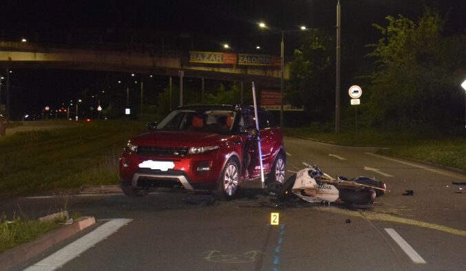 Tragická zrážka motorkára s autom. Zomrel policajt