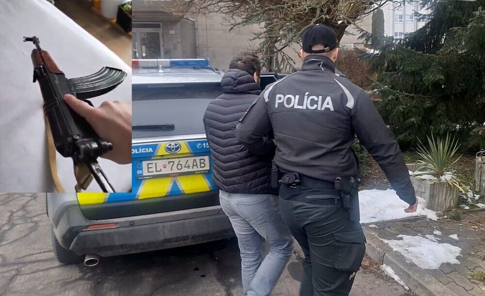 vyhrazanie samopal foto policia